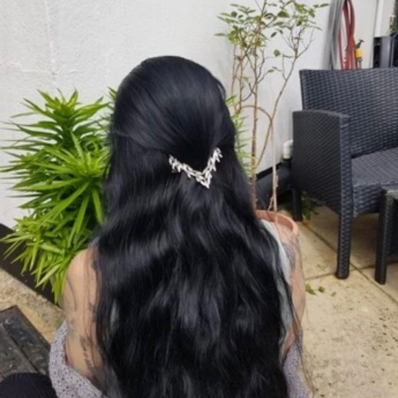 Rhinestone V Shape Hair Clip - Picture 8 of 9